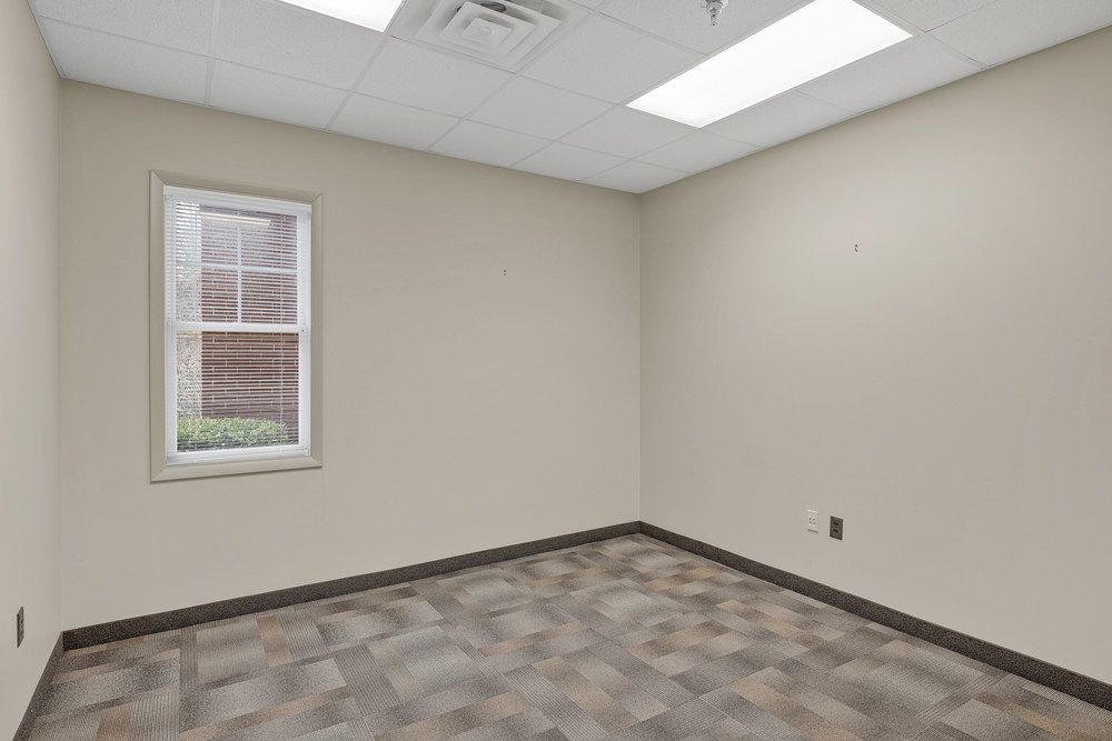 Cross Park Center: 9123 - 9131 Cross Park Drive, Knoxville, TN 37923